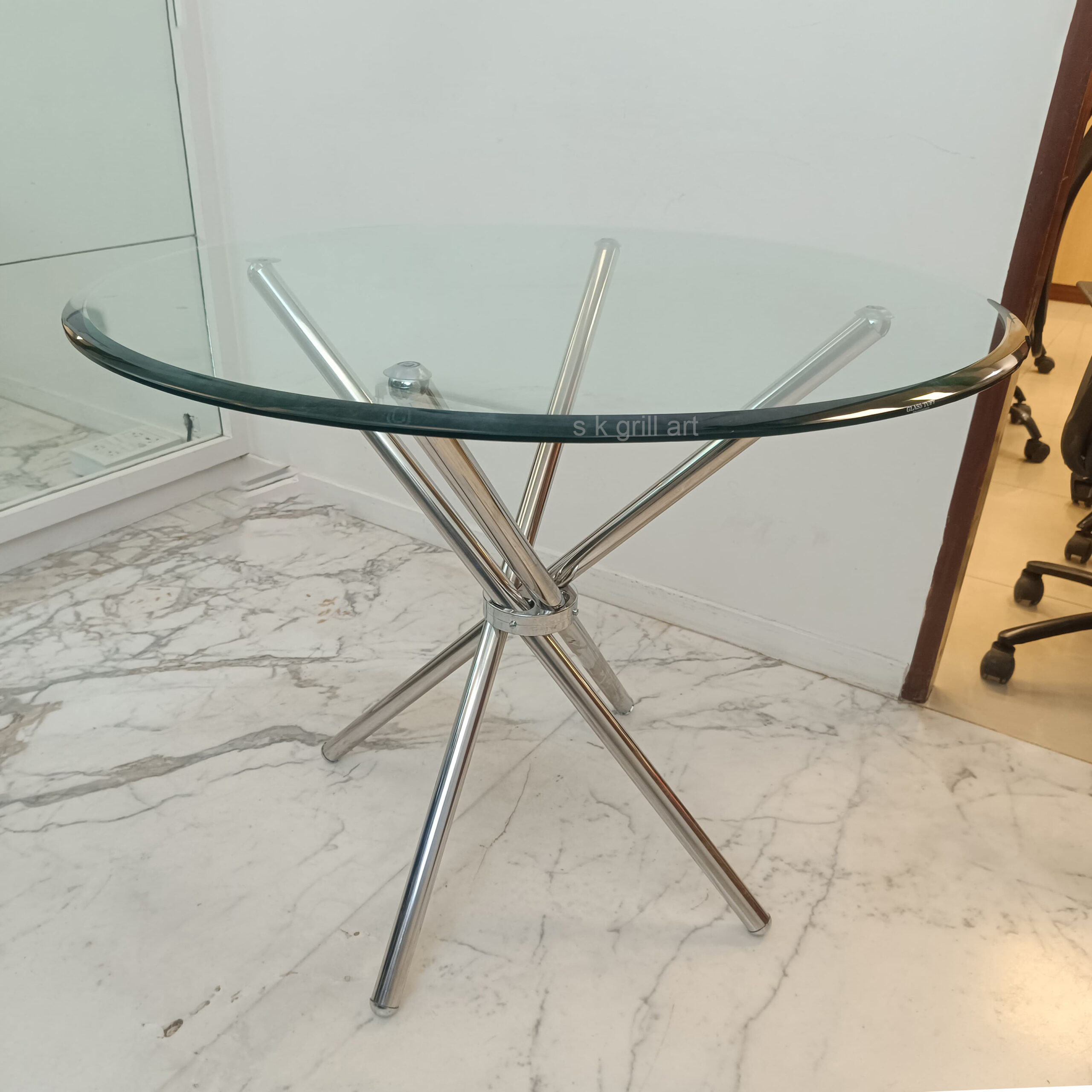 Round dining table with glass